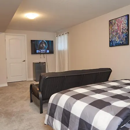 Fully Furnished En-suite Basement * Ottawa