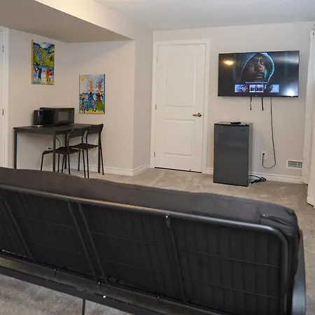 Fully Furnished En-suite Basement