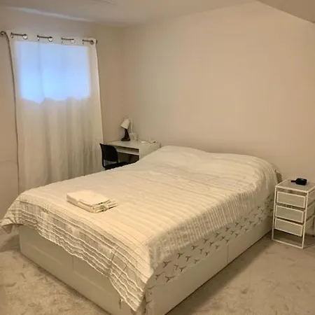 Fully Furnished En-suite Basement