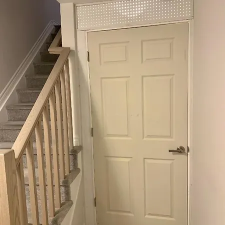 Fully Furnished En-suite Basement