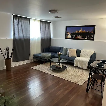 Private In Dwight Crescent, Walkley Apartment Ottawa