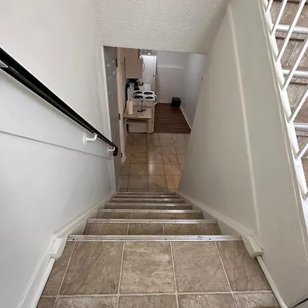 Apartment Private In Dwight Crescent, Walkley Ottawa