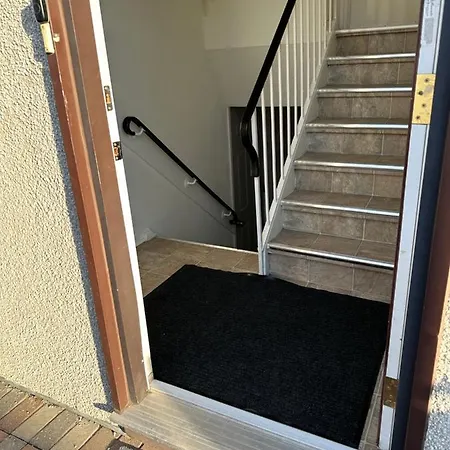 Private In Dwight Crescent, Walkley Apartment Ottawa