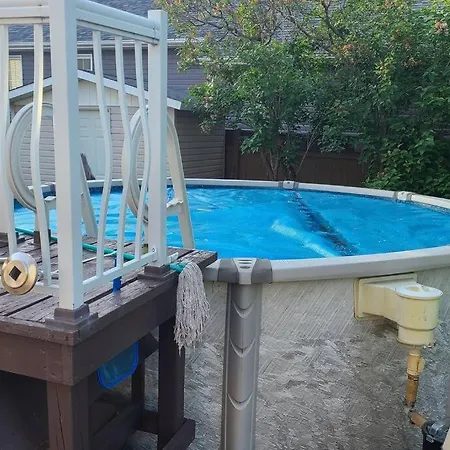 Entire 9 Person House With Sky Light Apartment *