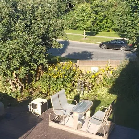 Entire 9 Person House With Sky Light Ottawa