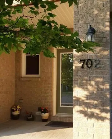 Beautiful House In Findlay Creek, Apartment