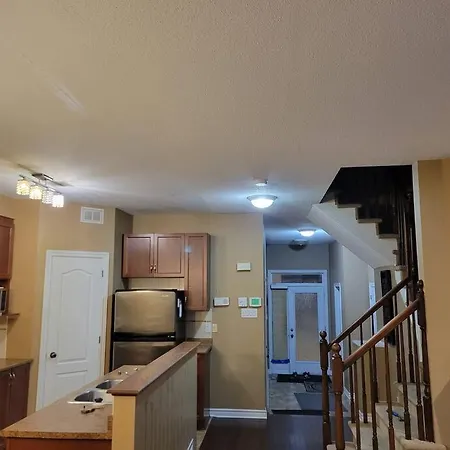 Beautiful House In Findlay Creek, Apartment