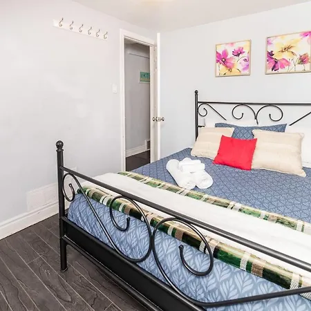 2br With Private Rooftop Terrace *