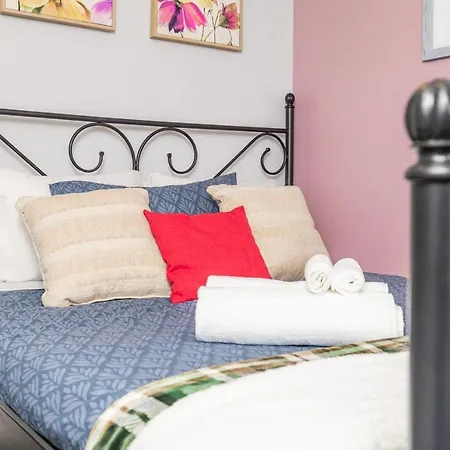 2br With Private Rooftop Terrace