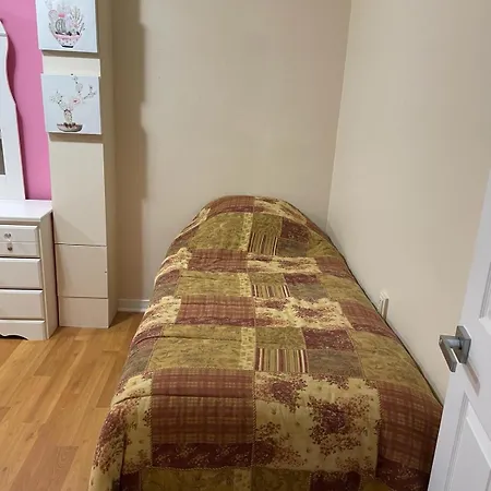A Bed Of 2 Beds Cute For Females Only - Pour Les Femmes Seulement Homestay *
