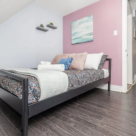 Cozy With Private Rooftop Terrace * Ottawa