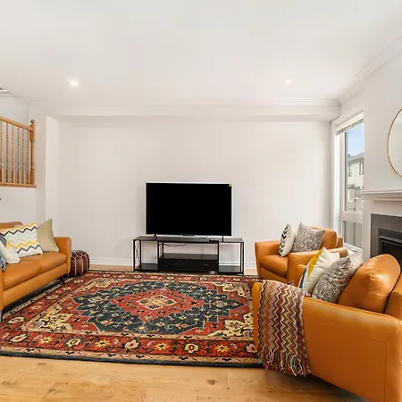 Fully Furnished 4 Bedroom House In Holiday home *