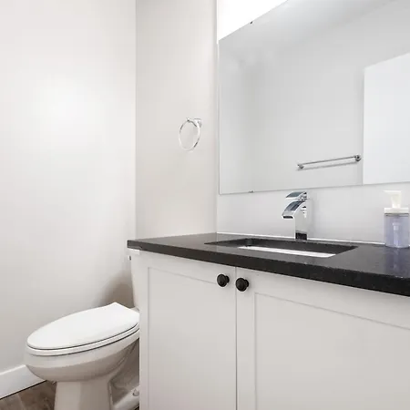 Villa 14 Minutes From Downtown, Brand New In *