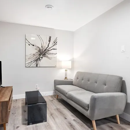14 Minutes From Downtown, Brand New In Villa