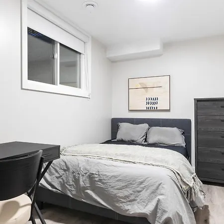 14 Minutes From Downtown, Brand New In Villa *