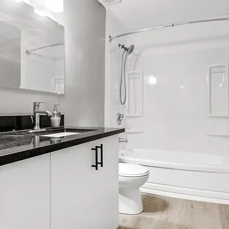 Villa 14 Minutes From Downtown, Luxury In Nepean