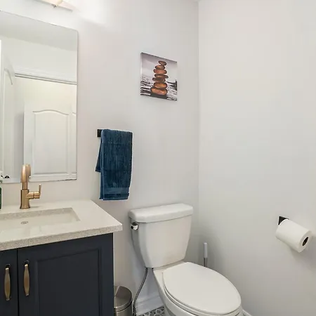 Fully Furnished 4 Bedroom House In * Ottawa