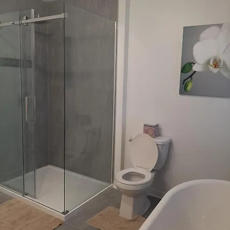 Brand New In Aylmer *