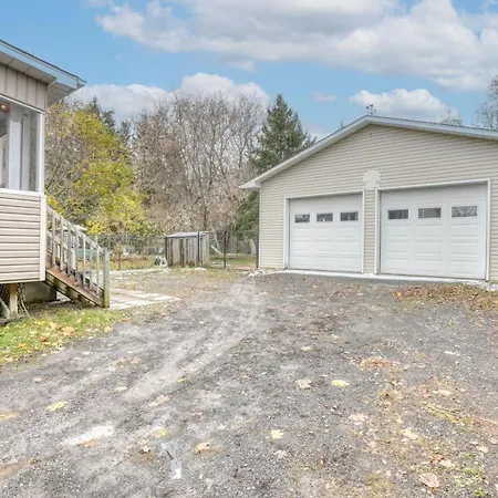 Farmhouse Feel Near The