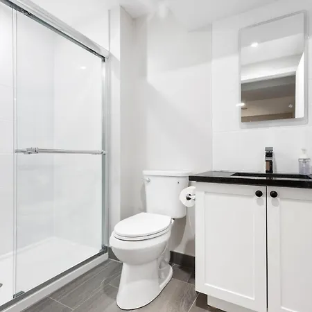 14 Minutes From Downtown, Brand New In Villa Ottawa