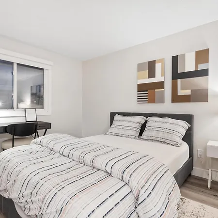 14 Minutes From Downtown, Brand New In Villa *