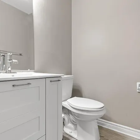 Villa 14 Minutes From Downtown, Luxury In Nepean