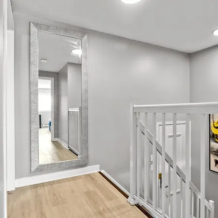 Villa 14 Minutes From Downtown, Luxury In Nepean