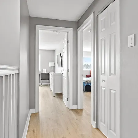 14 Minutes From Downtown, Luxury In Nepean *