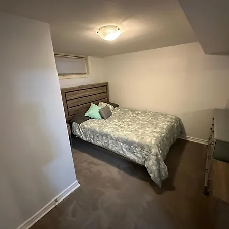 Apartment Beautiful 2 Bedroom Renovated Unit