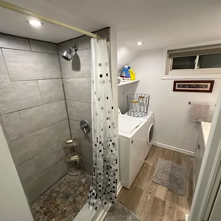 Beautiful 2 Bedroom Renovated Unit Ottawa