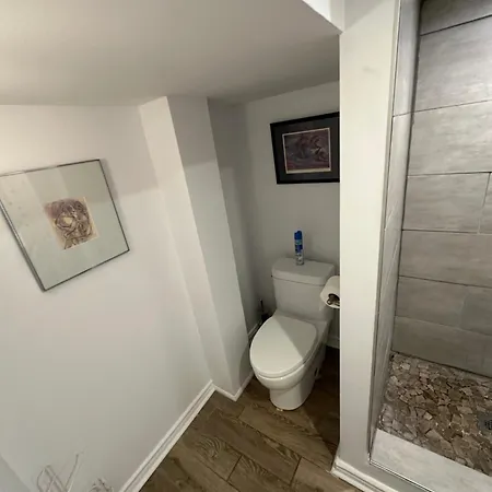 Beautiful 2 Bedroom Renovated Unit