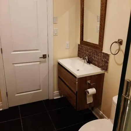 Queen Guest Apartment