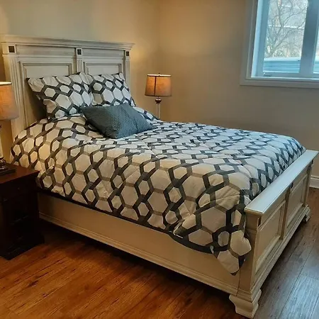 Queen Guest Apartment Ottawa