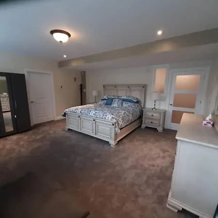 Apartment Queen Guest *