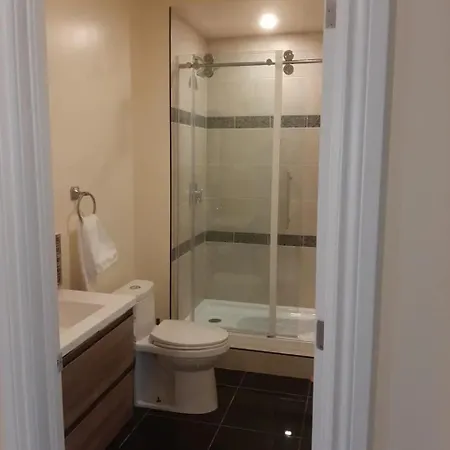 Queen Guest Apartment *