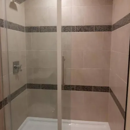 Queen Guest Apartment *