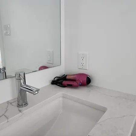 Amazing 5 Bed For 10 Guests * Ottawa