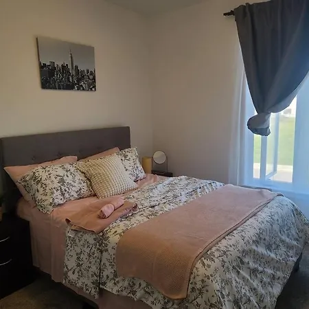 Amazing 5 Bed For 10 Guests * Ottawa