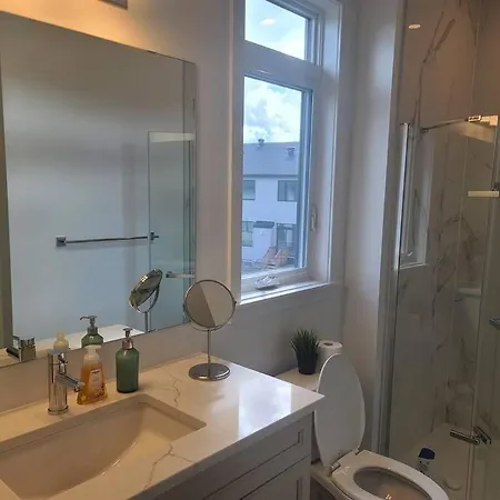 Amazing 5 Bed For 10 Guests Villa Ottawa