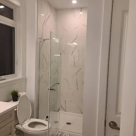 Amazing 5 Bed For 10 Guests Villa Ottawa