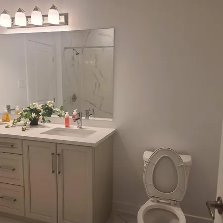 Amazing 5 Bed For 10 Guests * Ottawa