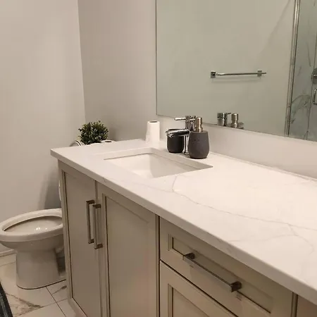 Amazing 5 Bed For 10 Guests Villa Ottawa