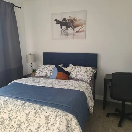 Amazing 5 Bed For 10 Guests * Ottawa