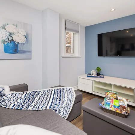 Apartment 1br Newly Renovated - Pet Friendly *