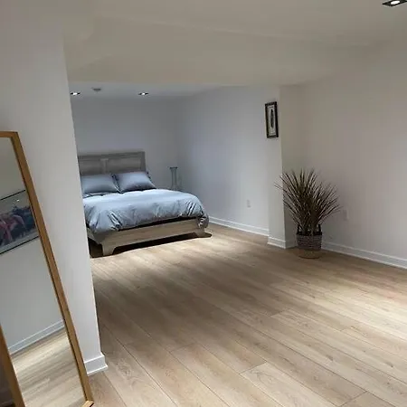 Modern For 10+ With Hot Tub! Ottawa
