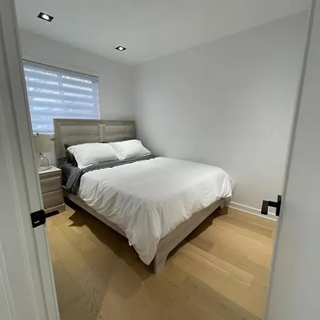 Modern For 10+ With Hot Tub! *