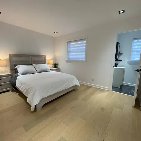 Modern For 10+ With Hot Tub! Holiday home