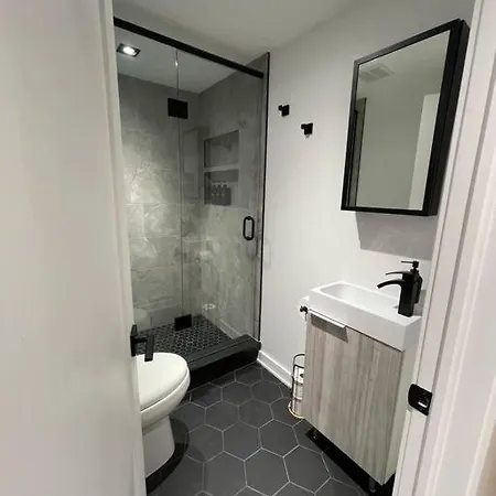 Modern For 10+ With Hot Tub! Holiday home *
