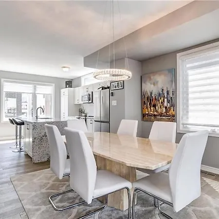 Luxury Townhome- Rooftop Terrace Apartment