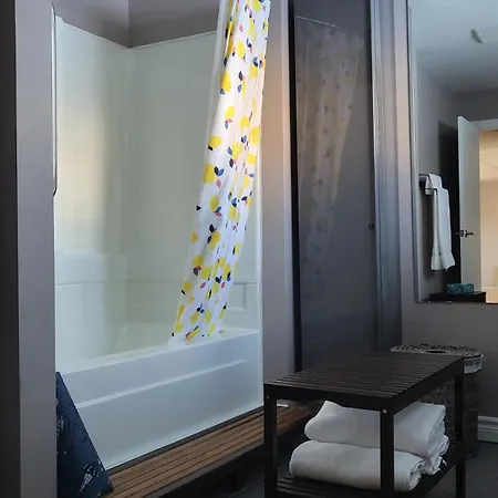 Private Trendy Studio With Fireplace